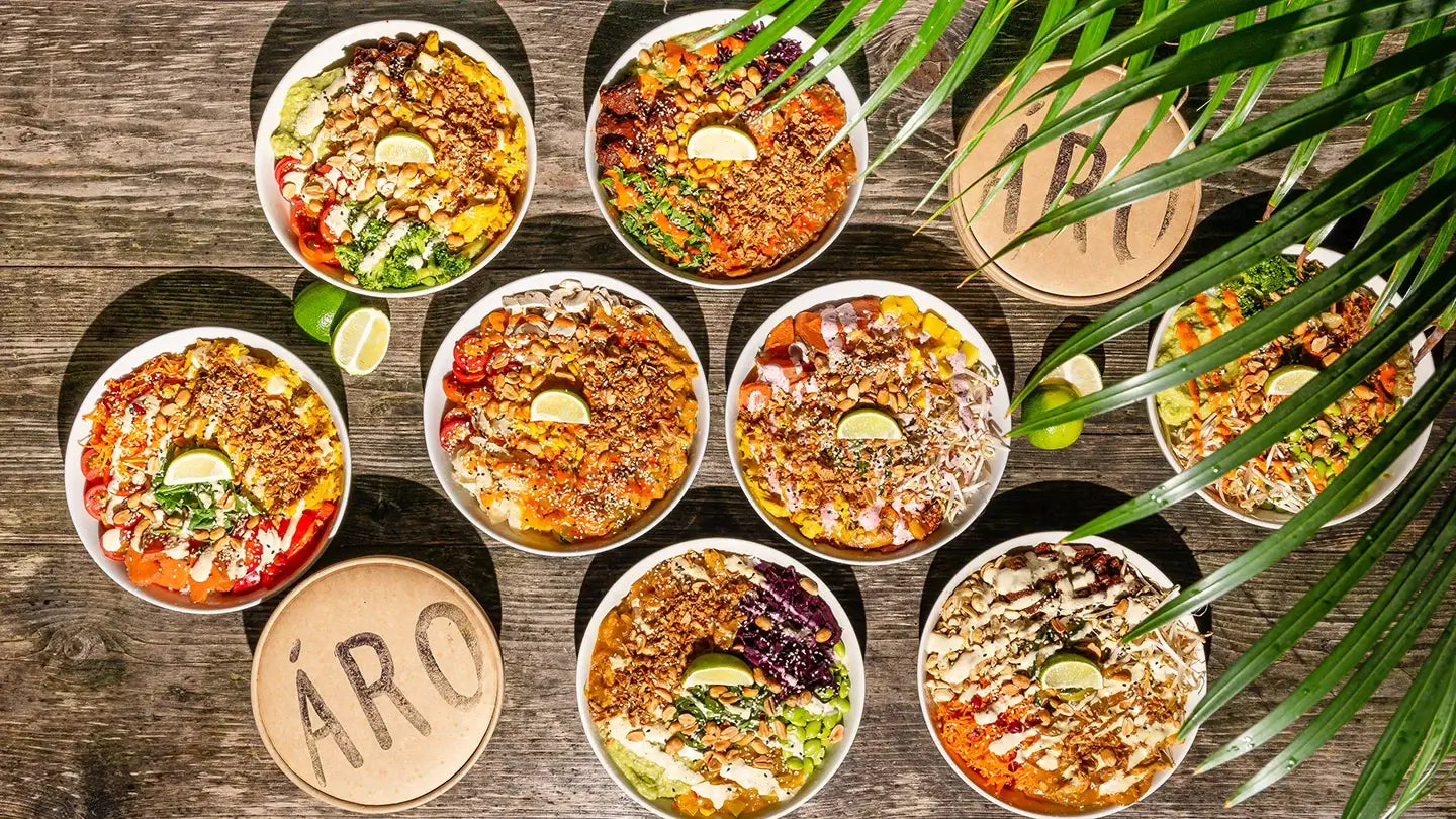 Studio-Fotosession Aro Bowls mit Palmenblättern.jpg